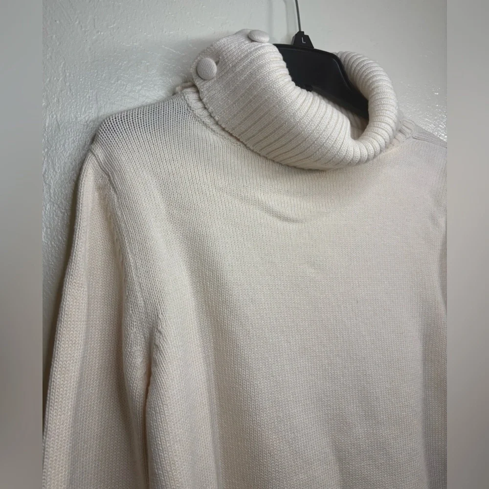 Banana Republic elegant cream
